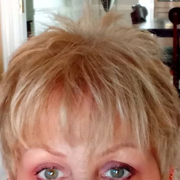 Meet your Posher, Robin - Picture 2 of 2